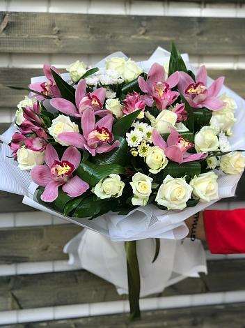 Букет цветов из: Розы и Хризантемы в Малых Дербетах
