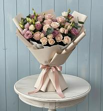 Букет цветов из:  Розы и Лизиантусы в Малых Дербетах