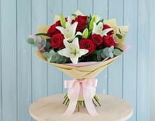 Букет цветов из:  Лилии и Розы в Малых Дербетах