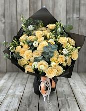 Букет цветов из:  Розы и Лизиантусы в Малых Дербетах