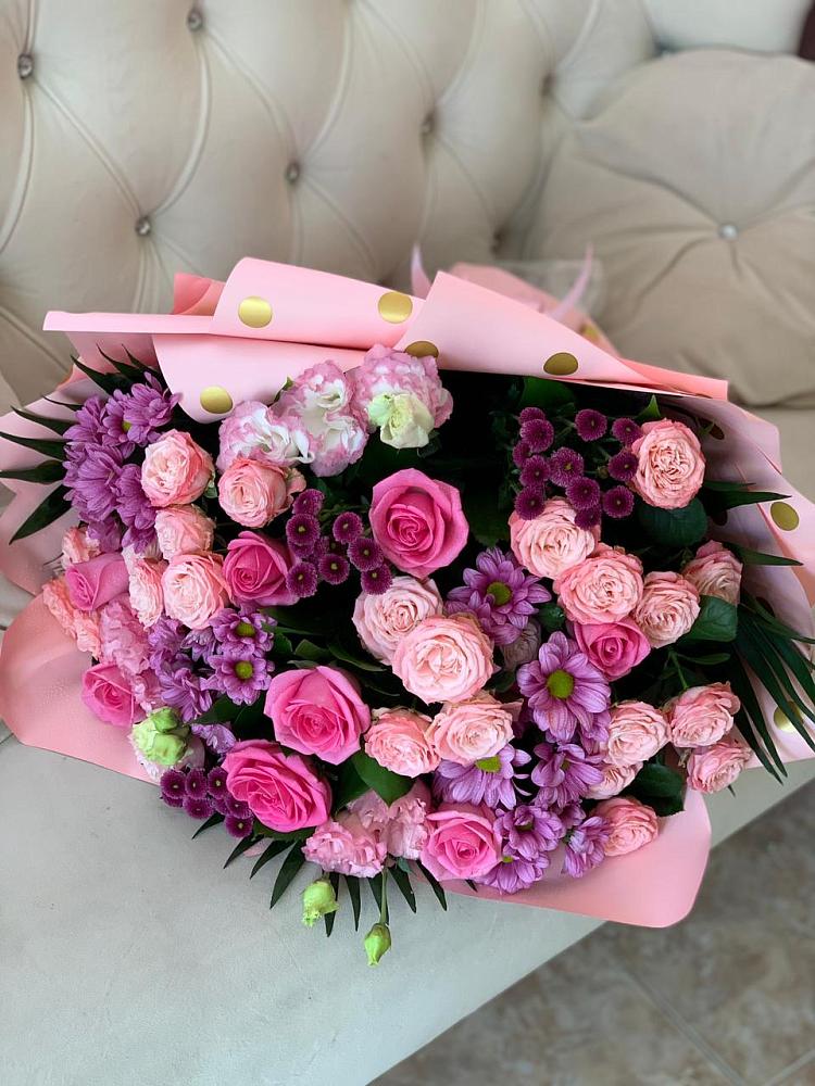 Букет цветов из: Хризантемы, Розы и Лизиантусы в Малых Дербетах