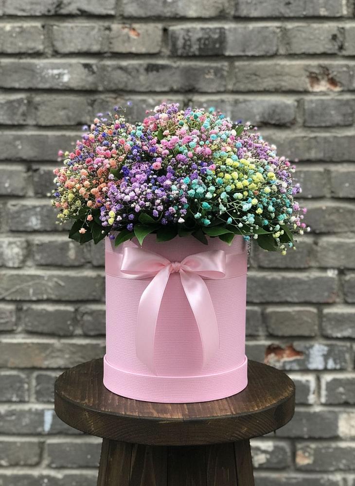 Цветочная композиция из Гипсофила и Розы в шляпной коробке в Малых Дербетах