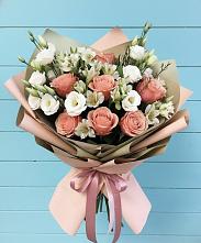 Букет цветов из:  Розы, Альстромерии и Лизиантусы в Малых Дербетах