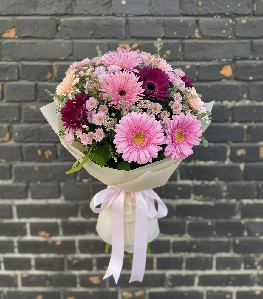 Букет цветов из: Герберы и Хризантемы в Малых Дербетах