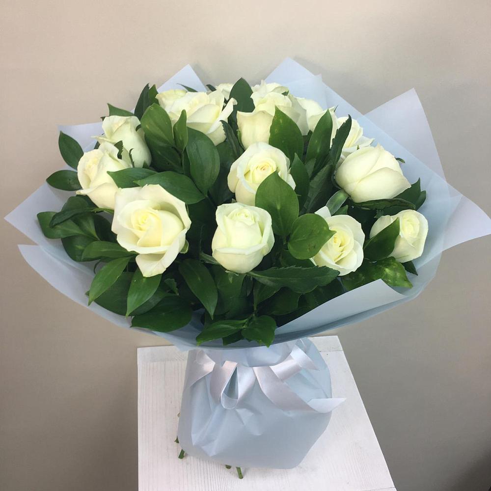 Букет 15 Белых роз Проуд в Малых Дербетах