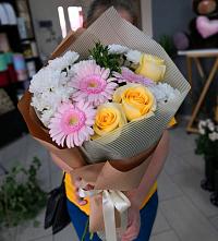 Букет цветов из:  Герберы, Розы и Хризантемы в Малых Дербетах