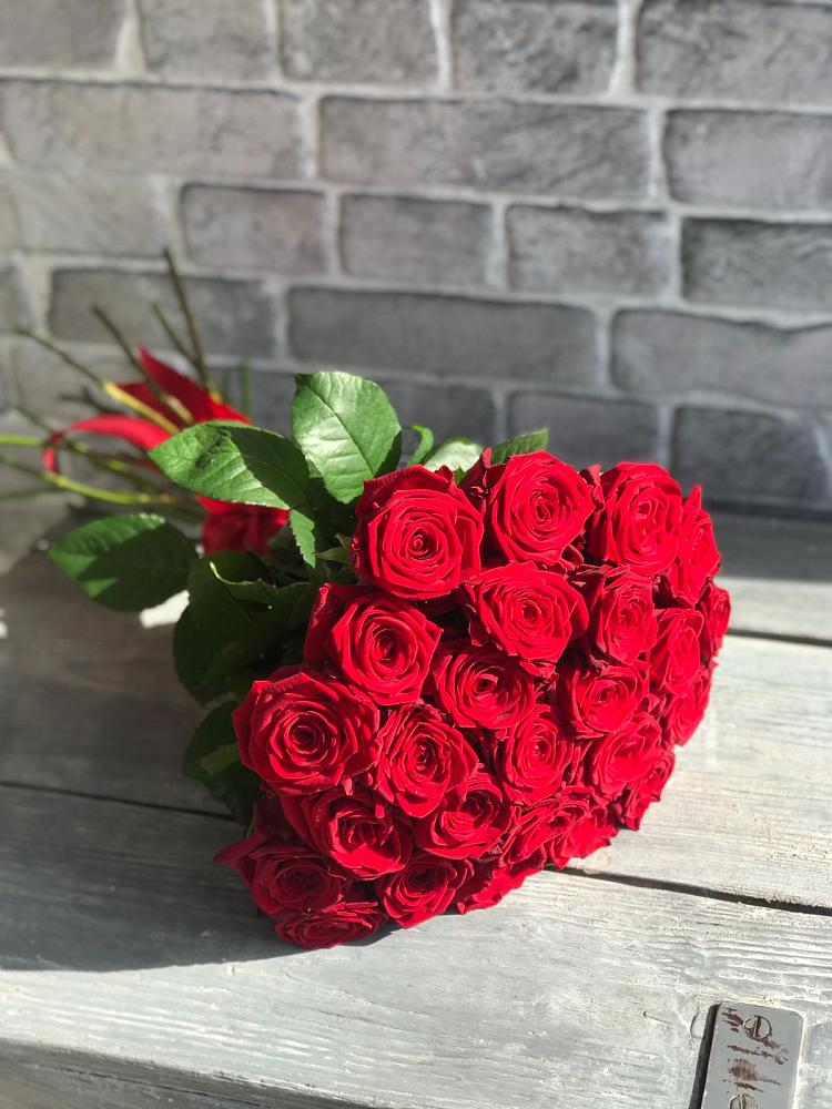 Букет Красные розы Фридом в Малых Дербетах