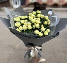 Букет Белые кустовые розы Солинеро в Малых Дербетах