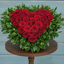 Цветочная композиция из Розы в виде сердца в Малых Дербетах