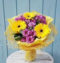 Букет цветов из:  Хризантемы и Герберы в Малых Дербетах