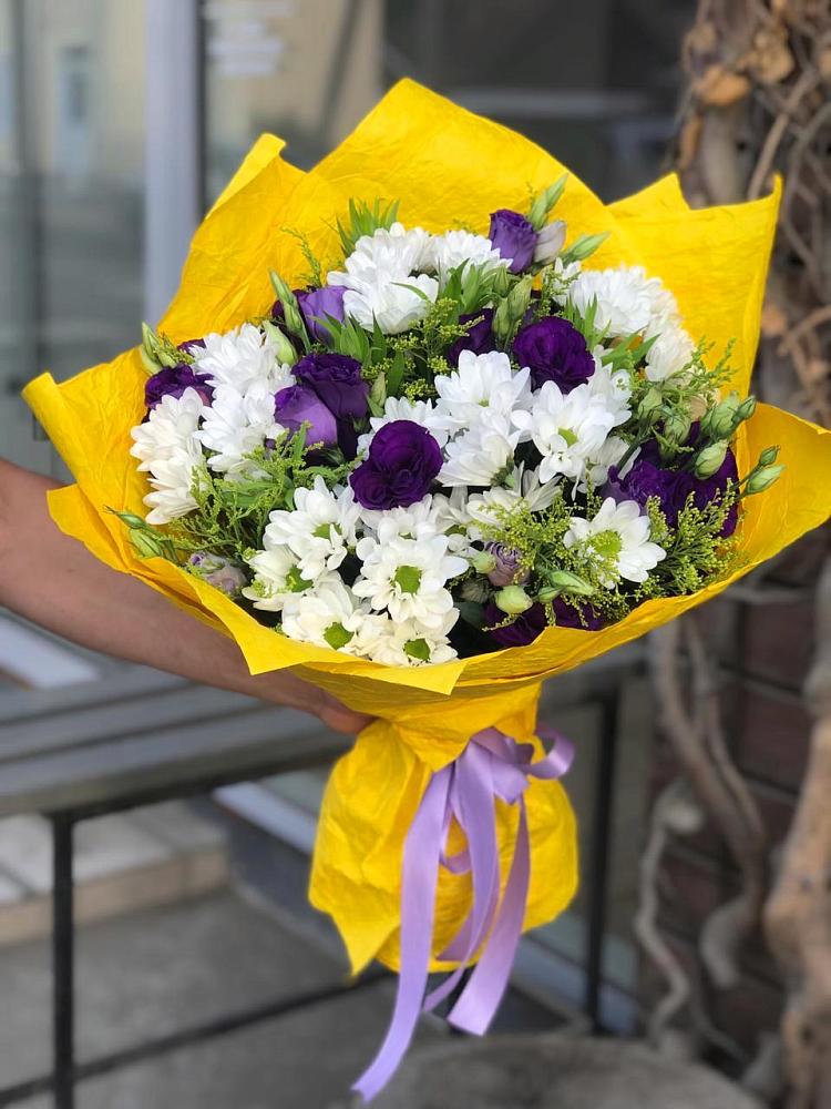 Букет цветов из: Ирисы, Хризантемы и Ромашки в Малых Дербетах
