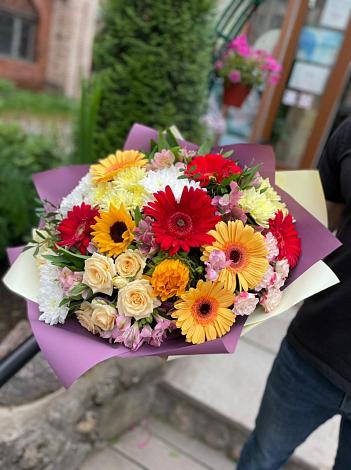 Букет цветов из: Герберы, Ромашки, Хризантемы, Розы и Подсолнухи в Малых Дербетах
