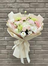 Букет цветов из:  Гвоздики, Розы, Лизиантусы и Хризантемы #REPLACE_PRED# Малых Дербетах