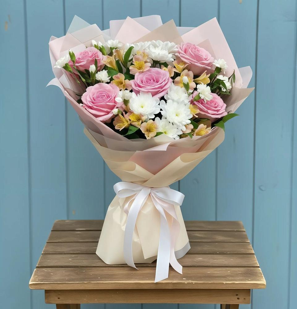 Букет цветов из: Гвоздики, Орхидеи и Розы в Малых Дербетах