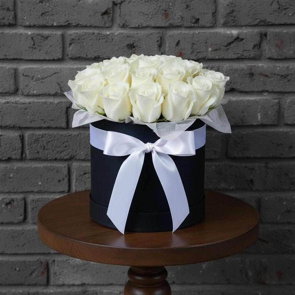 Цветочная композиция из Розы в шляпной коробке в Малых Дербетах