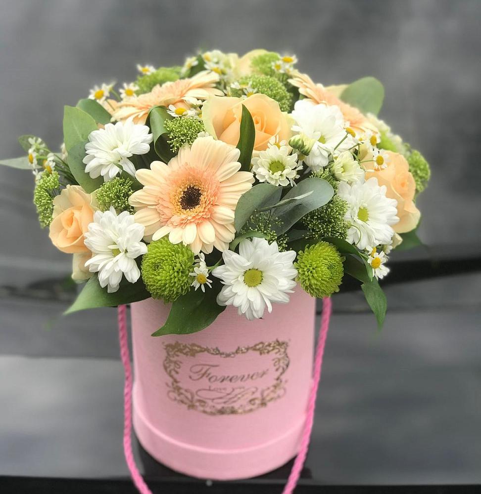 Цветочная композиция из Розы, Герберы и Хризантемы в шляпной коробке в Малых Дербетах