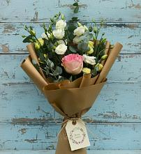 Букет цветов из:  Розы и Лизиантусы в Малых Дербетах