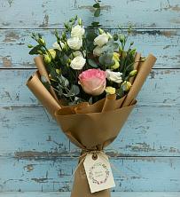 Букет цветов из:  Розы и Лизиантусы в Малых Дербетах