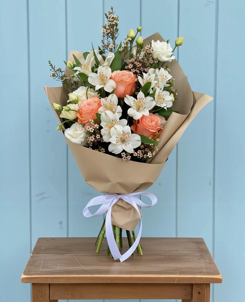 Букет цветов из: Альстромерии, Лизиантусы, Розы и Хризантемы в Малых Дербетах
